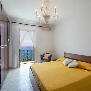 amalfi-moon.hotels-amalfi.com/